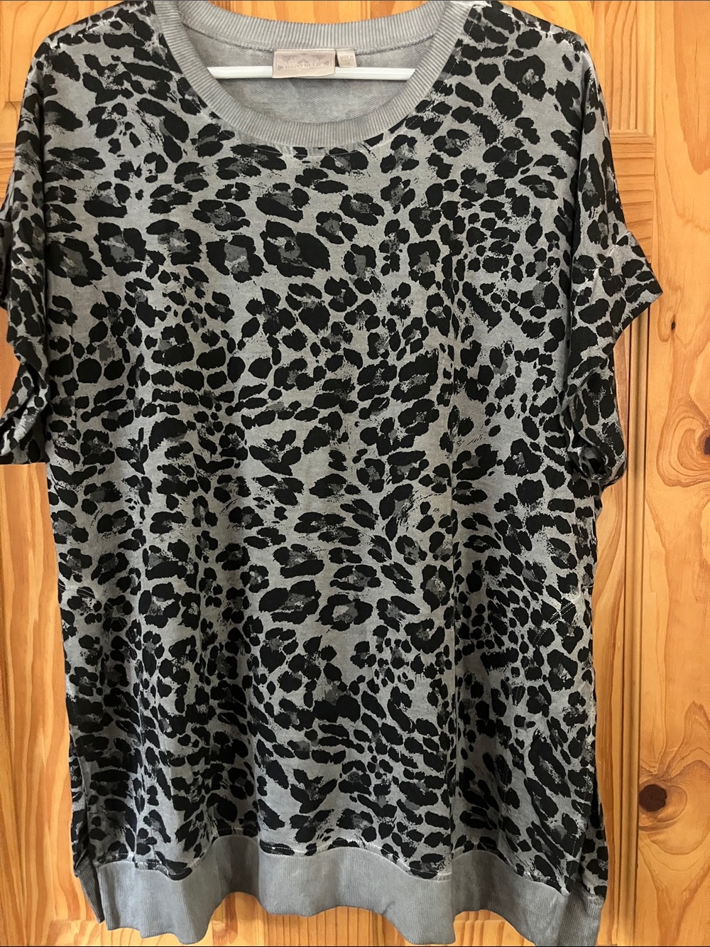 Dantelle Leopard Print Short Sleeve Top - Gray and Black - made in Turkey